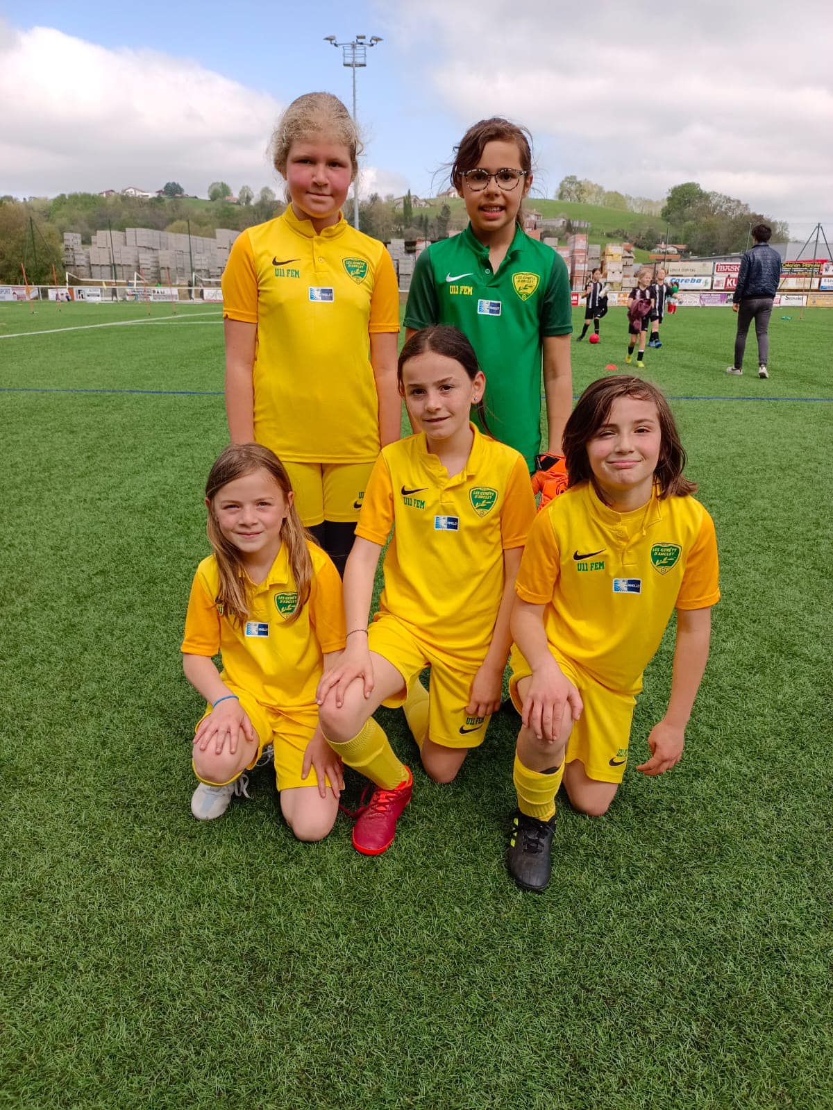 Nos U10 Féminines sur leur plateau d’ Hasparren Football Club Officiel